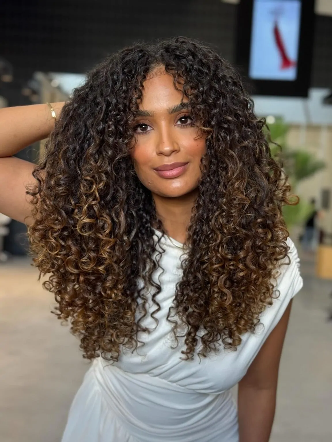 Long Curly Layers: 15 Hairstyles That Add Bounce & Volume | 2026 ...